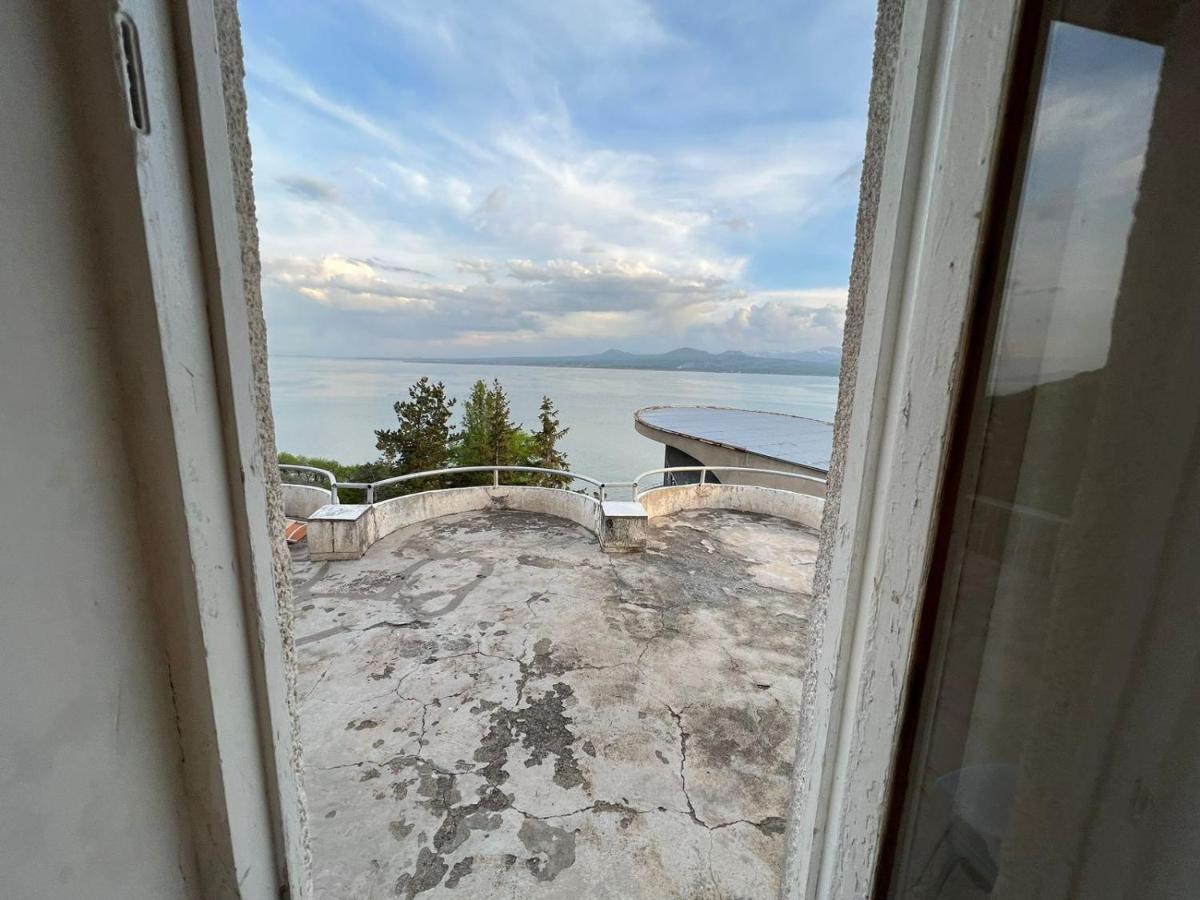 Sevan Writers House Oda fotoğraf